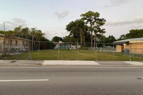 Commercial property in Miami, Florida № 1957985 - photo 11