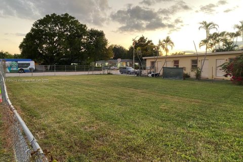 Commercial property in Miami, Florida № 1957985 - photo 10