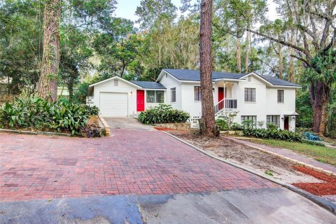 House in Gainesville, Florida 5 bedrooms, 184.04 sq.m. № 2213813