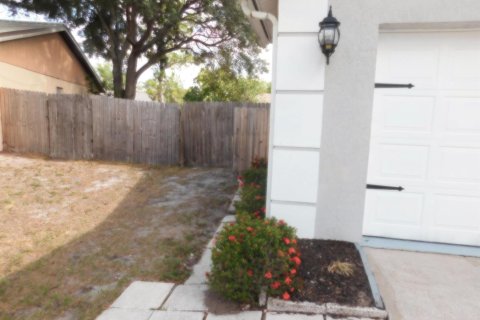 House in Riverview, Florida 3 bedrooms, 162.67 sq.m. № 1228772 - photo 1