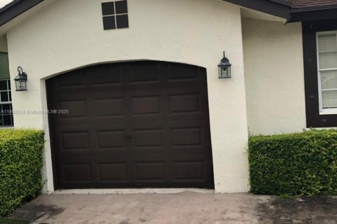 Купить виллу или дом в Майами, Флорида 3 спальни, 157.47м2, № 1944041 - фото 2