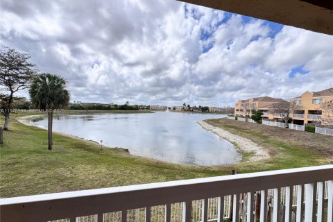 Townhouse in Fort Lauderdale, Florida 2 bedrooms, 95.88 sq.m. № 2038582 - photo 3