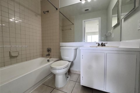 Townhouse in Fort Lauderdale, Florida 2 bedrooms, 95.88 sq.m. № 2038582 - photo 15