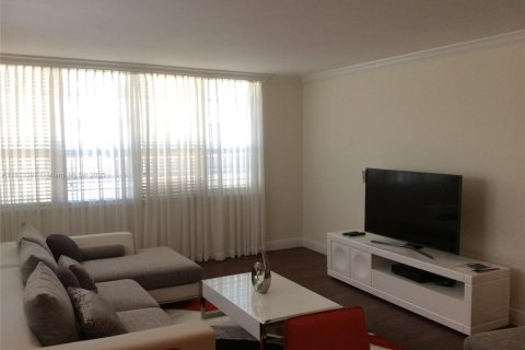 Condo in Miami Beach, Florida, 2 bedrooms  № 1760910 - photo 6