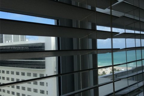 Condo in Miami Beach, Florida, 2 bedrooms  № 1760910 - photo 7