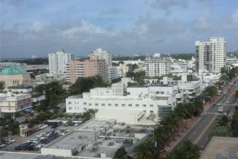 Condo in Miami Beach, Florida, 2 bedrooms  № 1760910 - photo 9