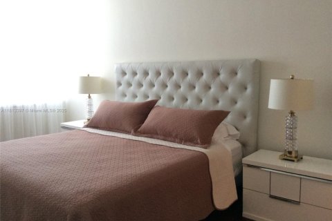 Condo in Miami Beach, Florida, 2 bedrooms  № 1760910 - photo 2