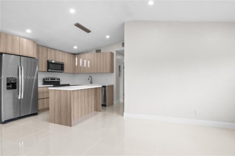 Villa ou maison à vendre à Fort Lauderdale, Floride: 4 chambres, 115.94 m2 № 2426358 - photo 12