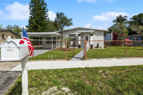 Villa ou maison à vendre à Fort Lauderdale, Floride: 4 chambres, 115.94 m2 № 2426358 - photo 3