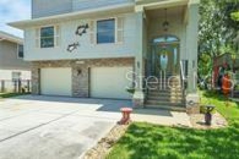 Villa ou maison à vendre à Weeki Wachee, Floride: 4 chambres, 253.25 m2 № 2339746 - photo 2