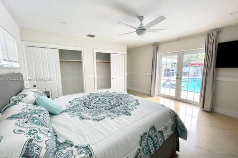 Villa ou maison à vendre à Hollywood, Floride: 5 chambres, 262.91 m2 № 1957702 - photo 15