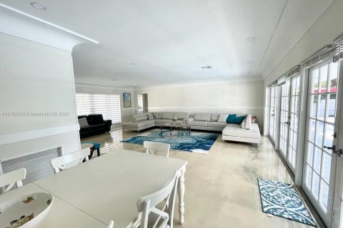 Villa ou maison à vendre à Hollywood, Floride: 5 chambres, 262.91 m2 № 1957702 - photo 3