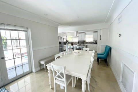 Villa ou maison à vendre à Hollywood, Floride: 5 chambres, 262.91 m2 № 1957702 - photo 24