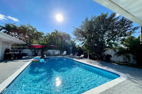 Villa ou maison à vendre à Hollywood, Floride: 5 chambres, 262.91 m2 № 1957702 - photo 2