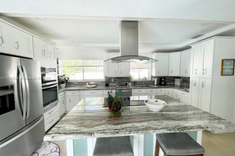 Villa ou maison à vendre à Hollywood, Floride: 5 chambres, 262.91 m2 № 1957702 - photo 25