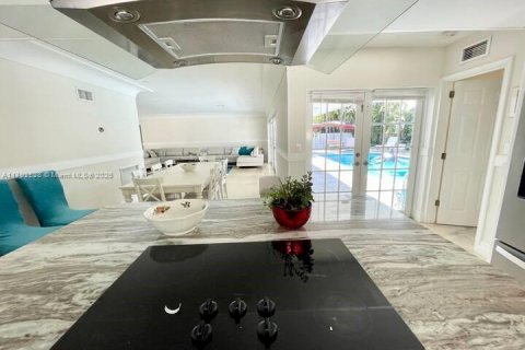Villa ou maison à vendre à Hollywood, Floride: 5 chambres, 262.91 m2 № 1957702 - photo 5