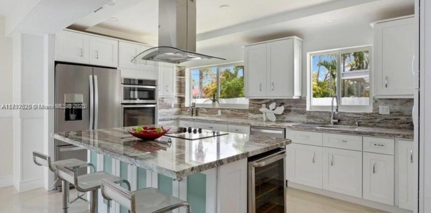 Villa ou maison à Hollywood, Floride 5 chambres, 262.91 m2 № 1957702