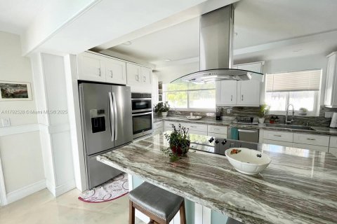 Villa ou maison à vendre à Hollywood, Floride: 5 chambres, 262.91 m2 № 1957702 - photo 4