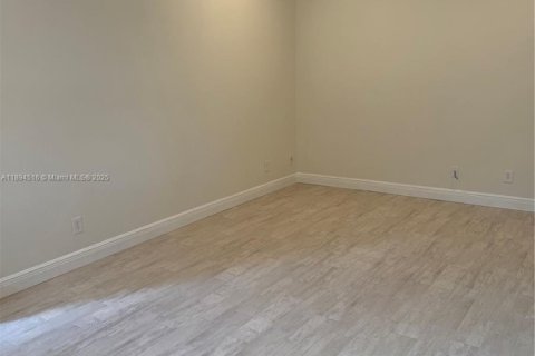 Купить виллу или дом в Дейви, Флорида 5 спален, 427.35м2, № 1946976 - фото 22