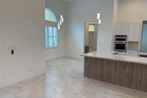 Купить виллу или дом в Дейви, Флорида 5 спален, 427.35м2, № 1946976 - фото 6