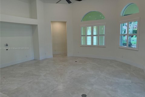 Купить виллу или дом в Дейви, Флорида 5 спален, 427.35м2, № 1946976 - фото 7