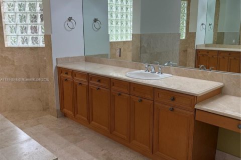 Купить виллу или дом в Дейви, Флорида 5 спален, 427.35м2, № 1946976 - фото 19