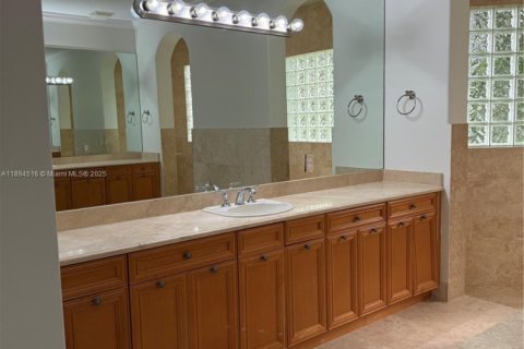 Купить виллу или дом в Дейви, Флорида 5 спален, 427.35м2, № 1946976 - фото 18