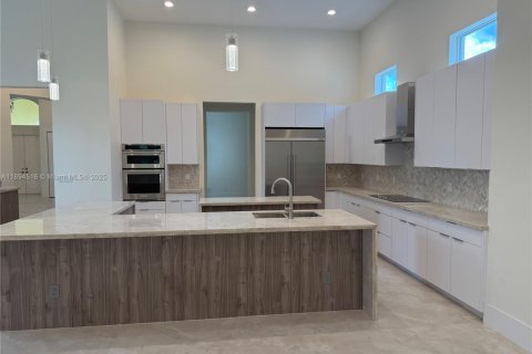 Купить виллу или дом в Дейви, Флорида 5 спален, 427.35м2, № 1946976 - фото 4