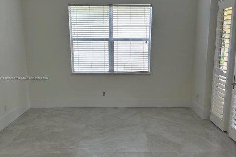 Купить виллу или дом в Дейви, Флорида 5 спален, 427.35м2, № 1946976 - фото 13