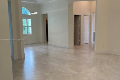 Купить виллу или дом в Дейви, Флорида 5 спален, 427.35м2, № 1946976 - фото 9