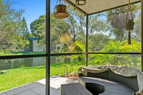 Condo in Weston, Florida, 2 bedrooms  № 1893537 - photo 19