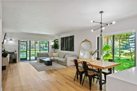 Condo in Weston, Florida, 2 bedrooms  № 1893537 - photo 17