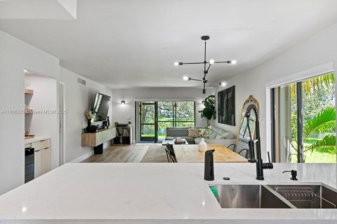Condo in Weston, Florida, 2 bedrooms  № 1893537 - photo 18