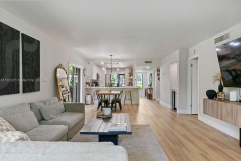 Condo in Weston, Florida, 2 bedrooms  № 1893537 - photo 16