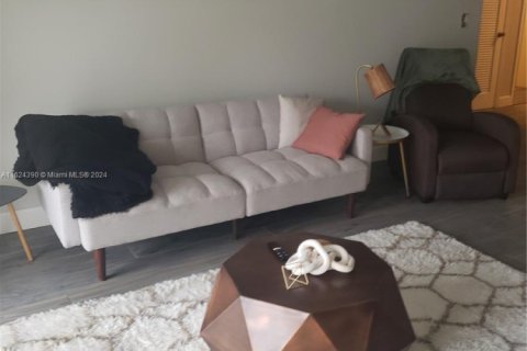 Condo in Fort Lauderdale, Florida, 1 bedroom  № 1981808 - photo 1
