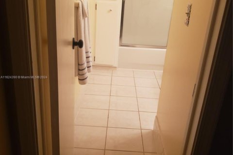 Condo in Fort Lauderdale, Florida, 1 bedroom  № 1981808 - photo 14