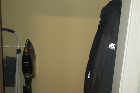 Condo in Fort Lauderdale, Florida, 1 bedroom  № 1981808 - photo 12