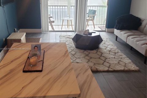 Condo in Fort Lauderdale, Florida, 1 bedroom  № 1981808 - photo 2