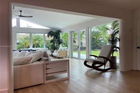 Casa en venta en Cutler Bay, Florida, 3 dormitorios, 181.44 m2 № 1938494 - foto 11