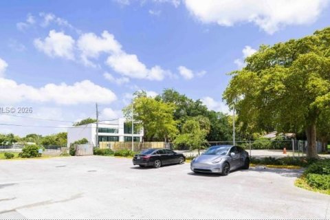 Propiedad comercial en venta en Miami, Florida № 2006270 - foto 6