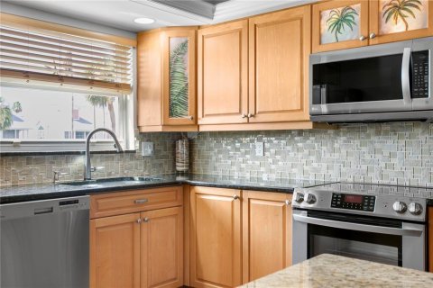 Touwnhouse à vendre à Treasure Island, Floride: 2 chambres, 117.06 m2 № 1870091 - photo 8