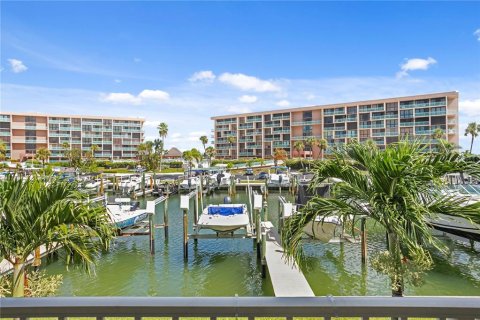 Touwnhouse à vendre à Treasure Island, Floride: 2 chambres, 117.06 m2 № 1870091 - photo 2