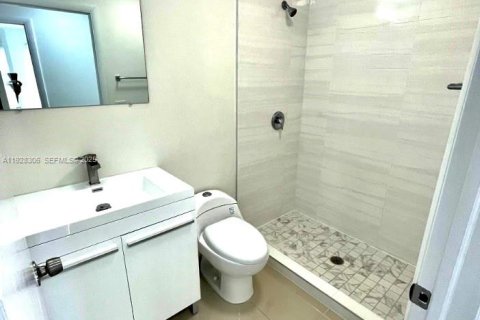 Appartement à louer à Miami, Floride: 6 chambres, 199.18 m2 № 1988338 - photo 4