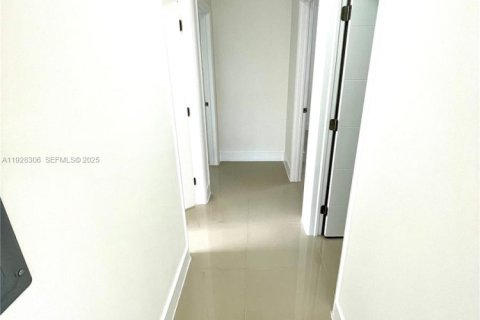 Appartement à louer à Miami, Floride: 6 chambres, 199.18 m2 № 1988338 - photo 3