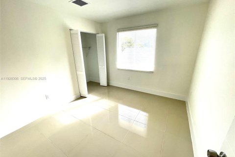 Appartement à louer à Miami, Floride: 6 chambres, 199.18 m2 № 1988338 - photo 8