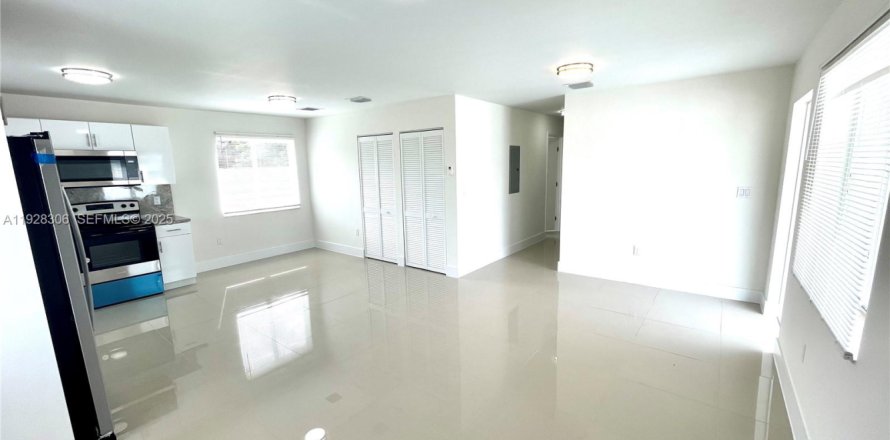 Appartement à Miami, Floride 6 chambres, 199.18 m2 № 1988338