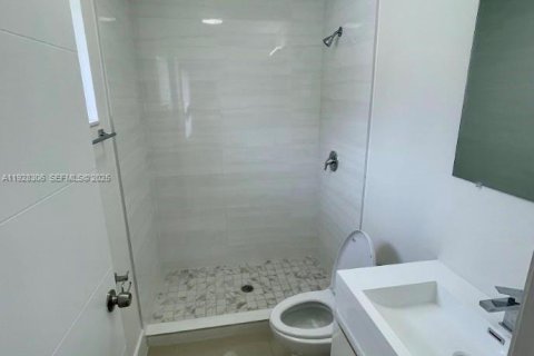 Appartement à louer à Miami, Floride: 6 chambres, 199.18 m2 № 1988338 - photo 9