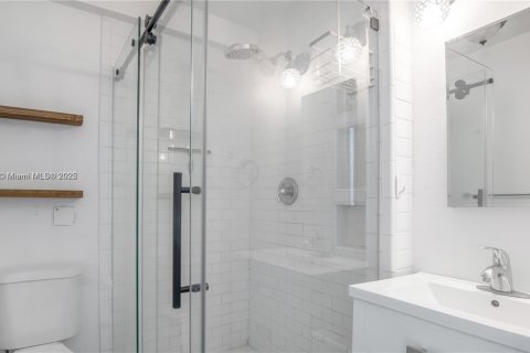 Casa en venta en Miami Springs, Florida, 3 dormitorios, 91.14 m2 № 1892052 - foto 9