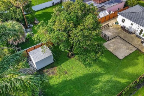 Casa en venta en Miami Springs, Florida, 3 dormitorios, 91.14 m2 № 1892052 - foto 18
