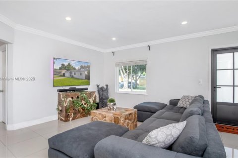 Casa en venta en Miami Springs, Florida, 3 dormitorios, 91.14 m2 № 1892052 - foto 15
